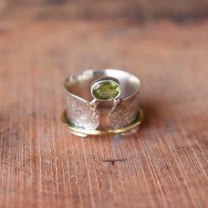 Beautiful Peridot Gemstone Solid 925 Sterling Silver Tow Tone Fidget Thumb Band Ring, Hand Hammered Birthstone Leo Spinner Ring Gifts Idea