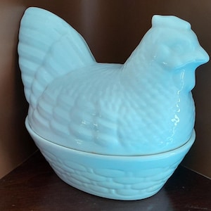 Vintage Sarasota Porcelain Hen Nest Egg Holder.