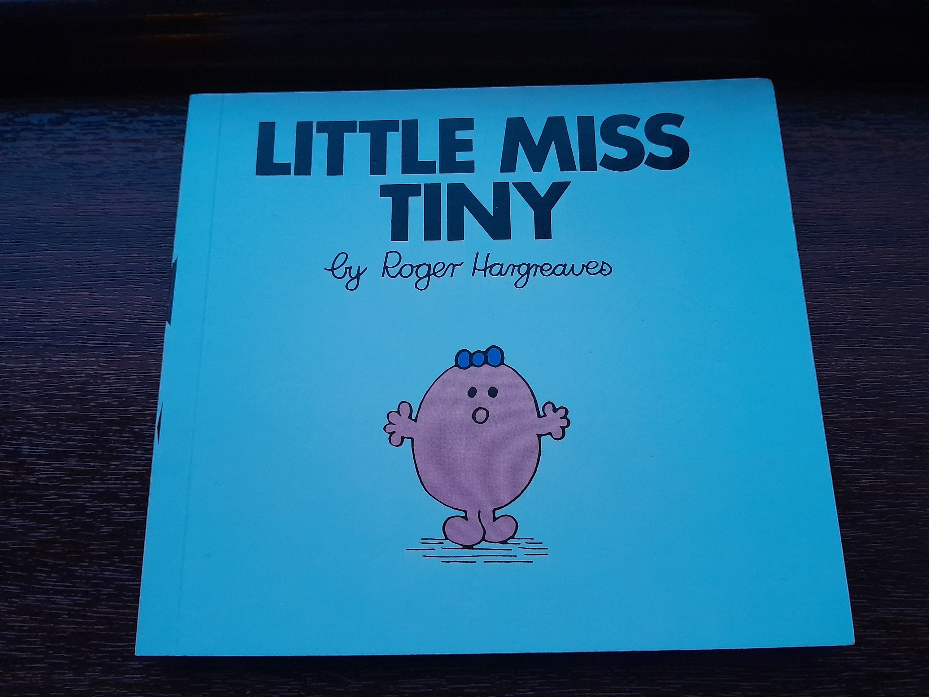 Lot 8 VTG Little Miss Collectible Books Roger Hargreaves  Vintage Mr. Men & Little Miss Enamel Charm Bracelet – Roger Hargreaves Series display picture 1