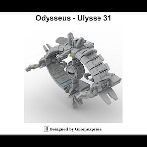 以下が含まれることがあります： Ulysse 31のオデッセイ号をモデルにした、中央に球体のコアを持つ円形のリング構造が特徴のグレーの宇宙船模型。上部に「Odysseus - Ulysse 31」、下部に「Designed by Gnomexpress」というテキストが表示されています。