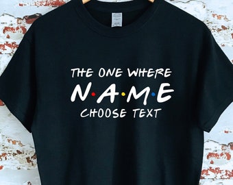 Benutzerdefiniertes „Friends The One Where“-T-Shirt, individueller Name und Text, 100 % Baumwolle, mehrere Größen für Erwachsene und Kinder erhältlich, perfektes Geschenk