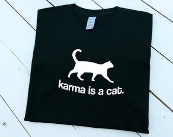 Karma est un t-shirt à imprimé chat, article unisexe, tailles femmes et enfants disponibles, chats, amoureux des chats, t-shirt mignon, pleine conscience, chemise insta