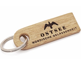 Schlüsselanhänger OSTSEE aus Holz – stilvolles OSTSEE Souvenir – maritimer Schlüssel-Anhänger - OSTSEE-Geschenk für Damen & Herren