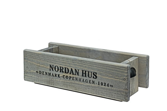 Holzkiste Kalle - graue Holzkiste mit Schriftzug NORDAN HUS - schöne VINTAGE Aufbewahrungsbox - vielseitig einsetzbare Deko-Kiste