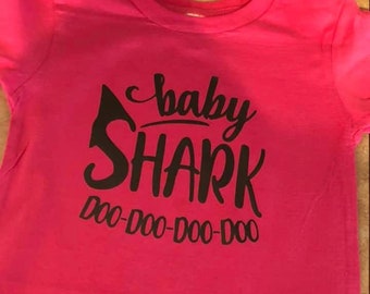 Bébé requin t-shirt