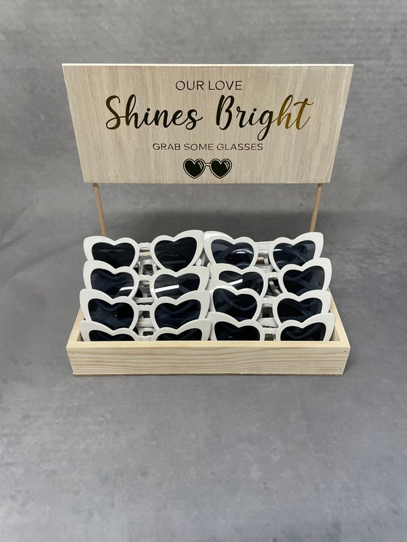 Set di occhiali da sole e cassa rustica per matrimonio: occhiali