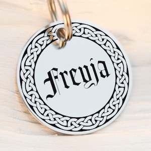 Médaille d'identification personnalisée pour animal de compagnie Médaille d'identification gravée sur mesure pour chien Médaille d'identification de chien Viking Médaille d'identification de collier Médaille d'identité pour chat Cadeau pour chiot, chaton cercle celtique de protection