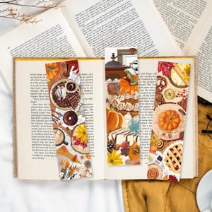Könnte beinhalten: Vier farbenfrohe Lesezeichen mit Herbstmotiven. Jedes Lesezeichen zeigt ein anderes Design mit Herbstfarben, darunter Kürbisse, Blätter und Kuchen. Die Lesezeichen sind perfekt, um Ihrer Leseerfahrung einen Hauch von Herbst zu verleihen.