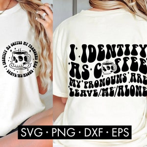 Ik identificeer als koffie mijn voornaamwoorden zijn Leave Me Alone svg SVG, grappige svg, trendy svg, voor- en achterkant svg, Sassy svg, pocket svg, sarcasme svg
