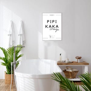 Minimalistisches Badezimmer Poster in Schwarz-Weiß mit dem Spruch Pipi Kaka Lounge und Free Wifi Symbolen sowie einer Toiletten-Strichzeichnung. Lustiges Gäste WC Wandbild Pipi Kaka Lounge.