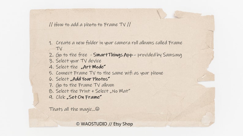 Op de afbeelding: Een handgeschreven handleiding over het toevoegen van een foto aan een Samsung Frame TV met behulp van de SmartThings-app. De stappen omvatten het maken van een map, het selecteren van het TV-apparaat, het verbinden met hetzelfde Wi-Fi, het toevoegen van foto's, het selecteren van de afdrukoptie en het instellen van het frame.