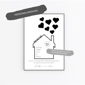 以下が含まれることがあります： 「Home Sweet Home」というテキストと家のイラストが描かれた白黒の印刷可能なアートプリント。家は窓にハートがあり、その上にハートが浮かんでいます。家の内側に「Kathrin, Sammy, Elias & Malou」というテキストがあります。家の下に「贈り主の名前」というテキストがあります。家の下に「家は愛が住む場所であり、思い出が生まれ、笑顔がいつもあなたを待っている場所です」というテキストがあります。