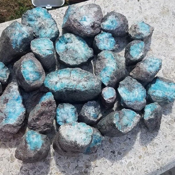 Larimar rough per kg. Price is include express shipping.