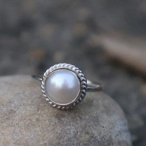 Anillo de perla natural - Anillo de perla blanca - Joyería de perla - Anillo de perla redonda - Anillo de plata hecho a mano - Anillo de perla con piedra natal de junio - Anillo de perla