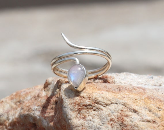 92.5% Handmade Natural Rainbow Moonstone Gemstone Ring at Rs 500 in Jaipur