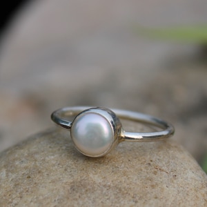 Anillo de perla natural - Anillo de perla blanca - Joyería de perla - Anillo de perla redonda - Anillo de plata hecho a mano - Anillo de perla con piedra natal de junio - Anillo de perla