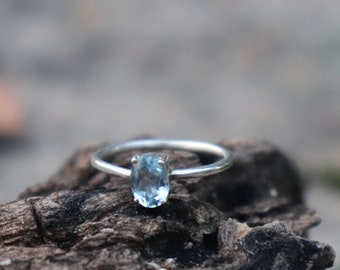 Anillo de topacio azul natural - Anillo de plata de ley 925 - Anillo de topacio azul, piedra de nacimiento - Anillo de regalo - Joyería de topacio azul - Anillo de piedra de nacimiento