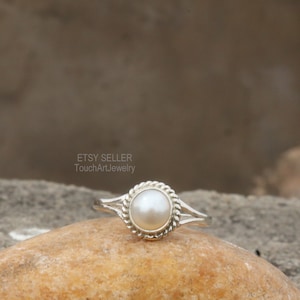Anillo de perla natural - Anillo de perla blanca - Joyería de perla - Anillo de perla redonda - Anillo de plata hecho a mano - Anillo de perla con piedra natal de junio - Anillo de perla