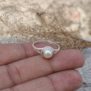 Anillo de perla natural - Anillo de perla blanca - Joyería de perla - Anillo de perla redonda - Anillo de plata hecho a mano - Anillo de perla con piedra natal de junio - Anillo de perla