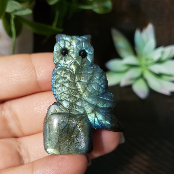 1.4 inch Labradorite owl, Labradorite Owl carving, crystal owl, flashy crystal owl, Owl, Sitting Owl figurine, flashy labradorite, crystal