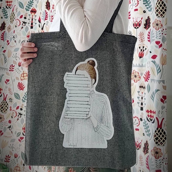 Shopper. Tote bag. Una pila di libri. Booklover. Bookworm