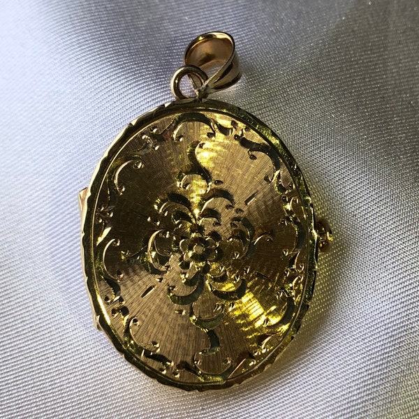 Medium Oval Locket with Hand Carved Filigree Engraving