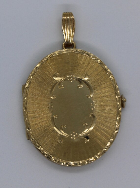 14K Gold Large Oval Locket - image 1