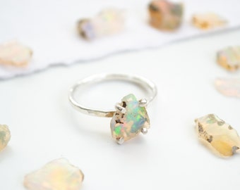 Raw Ethiopian Welo opal ring in 925 silver or 14k gold | Fire opal nugget | Statement ring | Hammered band | Handmade silver jewelry