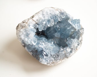 Celestite geode cluster from Madagascar - 295 gram | Lush blue crystal top AAA quality