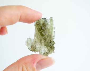 3,86 g Rare Moldavite from Besednice Jezkovna | Raw natural Czech Moldavite | Angel chime | Old collection (mined in 2006)