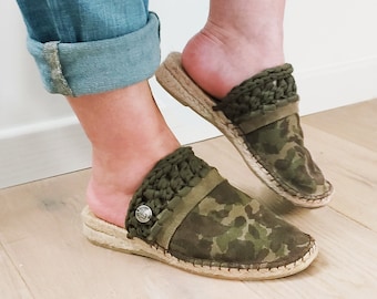 Espadrilles in camouflage green leather and khaki crochet