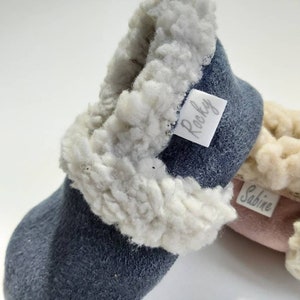 Baby and children's slippers in velvet fabric with customizable toupee lining. image 2