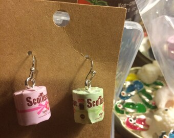 Novelty Earrings: Toilet Paper
