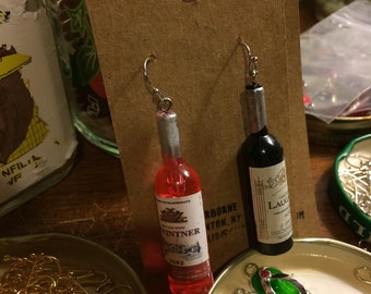 Novelty Earrings: Vino!