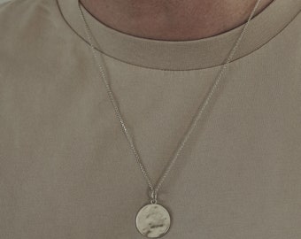 Collar para hombre de plata con colgante martillado para grabar en plata de ley 925 Collar moderno ajustable con caja de regalo