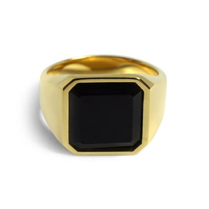 Golden men's ring signet ring black onyx stone 925 sterling silver gold plated polished square | Sprezzi Fashion Men's Jewelry