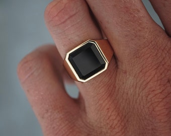 Golden men's ring signet ring black onyx stone 925 sterling silver gold plated polished square | Sprezzi Fashion Men's Jewelry