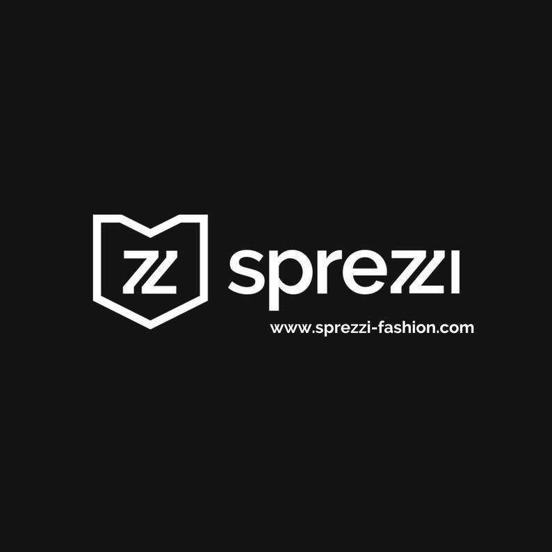 Sprezzi Fashion Logo mit Webadresse www.sprezzi-fashion.com , moderne Marke für luxuriösen Herrenschmuck aus Silber und Gold.