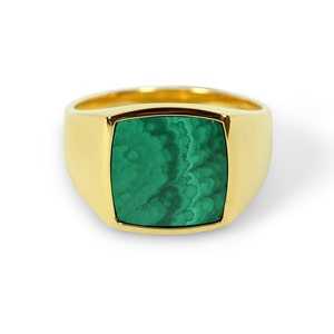Golden men ring signet ring green malachite stone 925 sterling silver gold plated polished square | Sprezzi Fashion Men's Jewelry