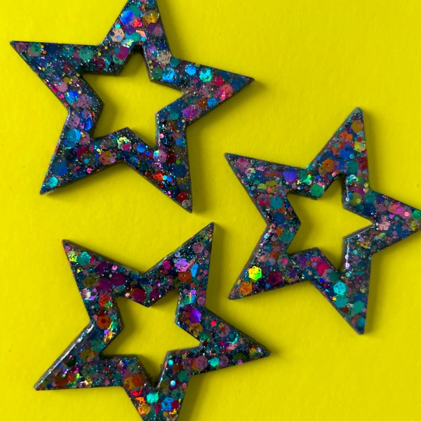 Boucles d'oreilles étoiles scintillantes arc-en-ciel en résine - ambiance des années 70 - disco - décalé - audacieux - accessoires - sur commande - rose - mignon - années 80 - costume - festival