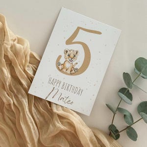 Geburtstagskarte mit Wunschzahl 1-9 und Name | Happy Birthday | Herzlichen Glückwunsch | Personalisierung | Geschenk | Geburtstag | Löwe