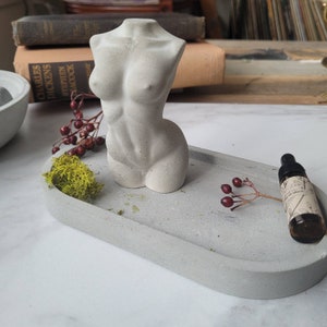 Concrete Decorative Female Body Diffuser Sculpture Concrete Torso Room Decor Object Diffuser for Essential oil Aromatherapy  Home Decor