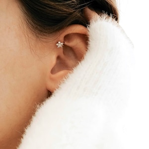 Finto piercing per l'antielica •Ambitieuse• dorato in oro fino.