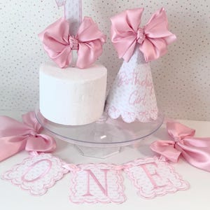 First Birthday Scalloped Banner & Bow Hat Set: Pink Theme