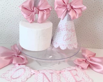 First Birthday Scalloped Banner & Bow Hat Set: Pink Theme