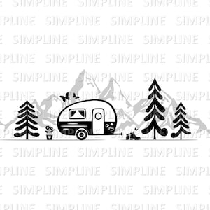 Könnte beinhalten: Schwarz-weiß-Illustration eines Wohnwagens, der in einer Berglandschaft mit zwei Kiefern, einer Topfpflanze und einem Paar Stiefeln geparkt ist. Schmetterlinge fliegen um den Wohnwagen herum.