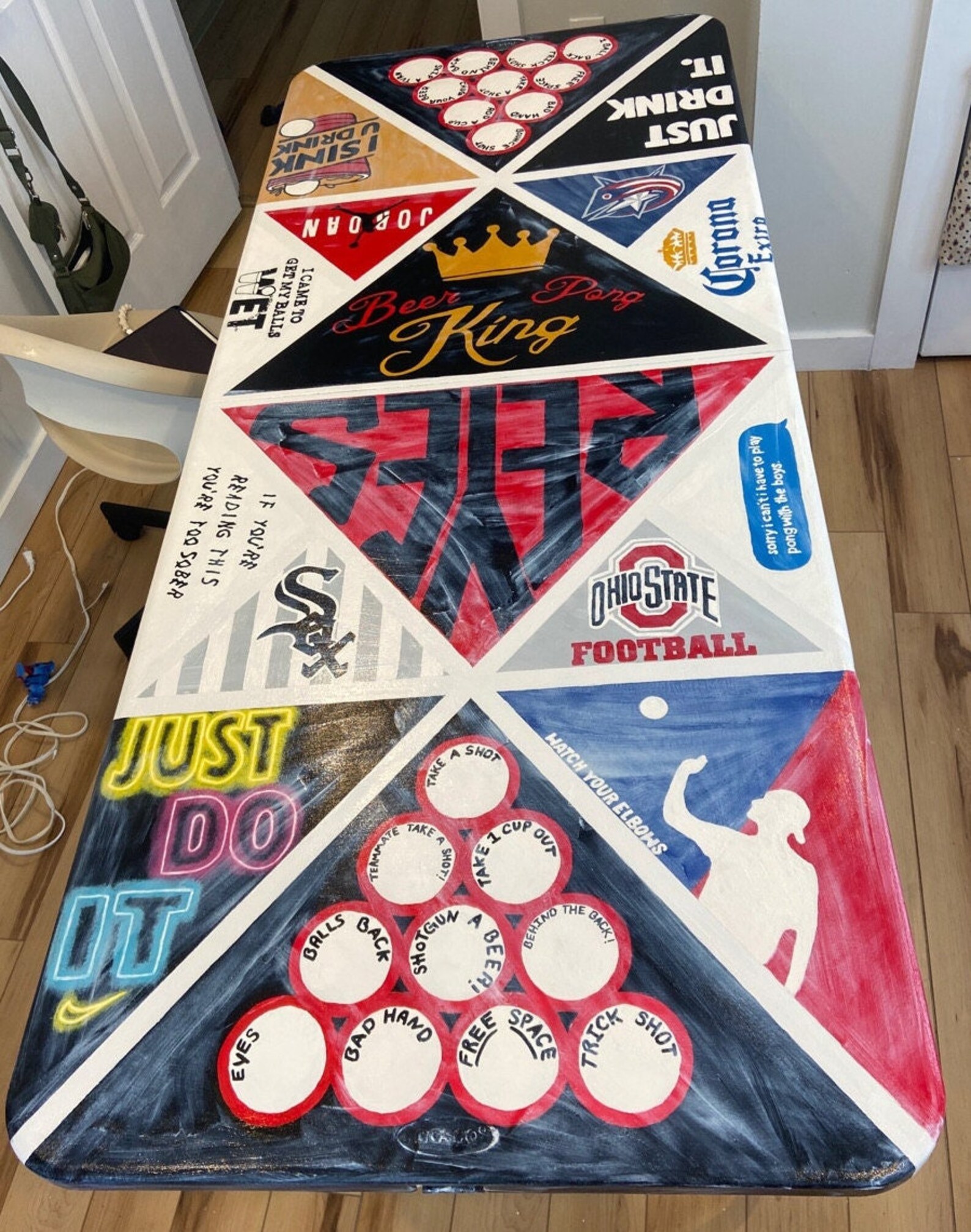 YARDIN Set de table Beer Pong avec 1 table à bière + 100 gobelets à pong