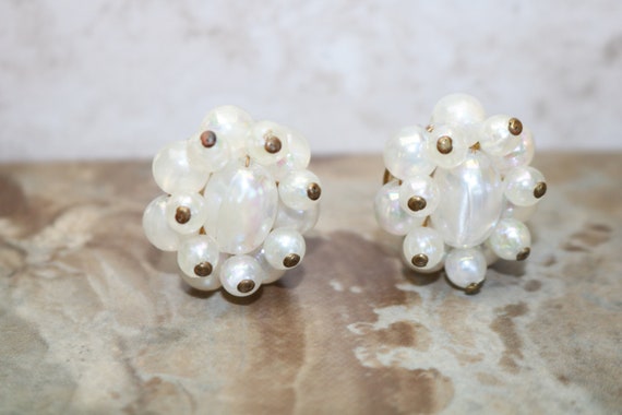 Vintage Pearl like Beaded Clip on Clusters Earrin… - image 1