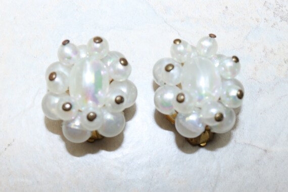 Vintage Pearl like Beaded Clip on Clusters Earrin… - image 2