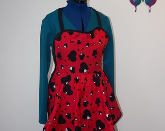 Retro style apron 100% cotton featuring black hearts/aprons/baking/cooking/gifts/valentines day/mothers day